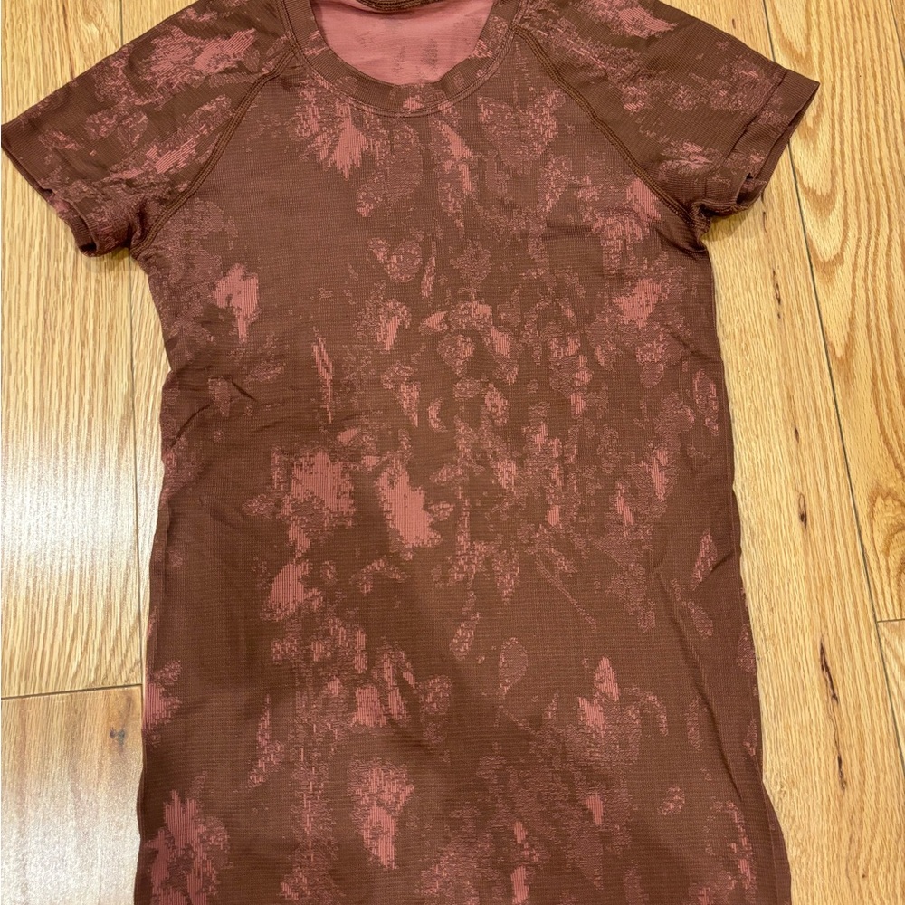 Lululemon atheltic top